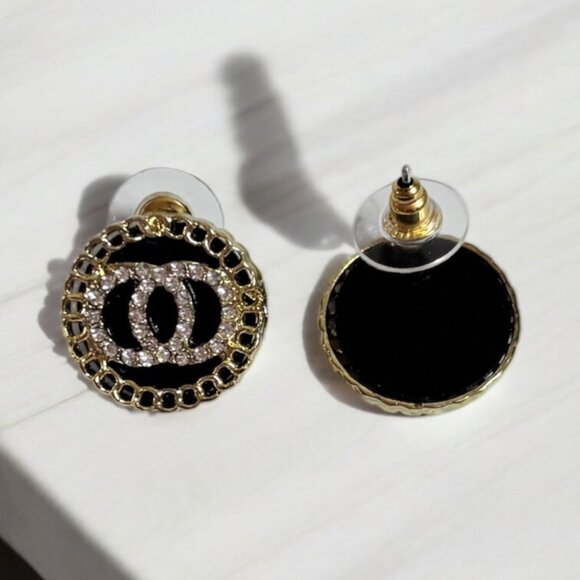 Double Round Circles Elegant Stud Earring - Picture 2 of 5